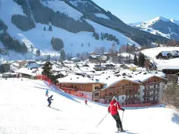 Ski-in/Ski-out 4-zimmer Apartment Saalbach 