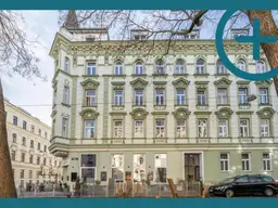 Unbefristet mit 88-jährigen Mieter: 2-ZIMMER ALTBAUCHARME