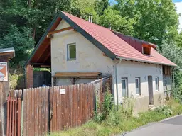 Sanierungsbedürftiges Haus mit großem Grundstück und Entwicklungspotential 