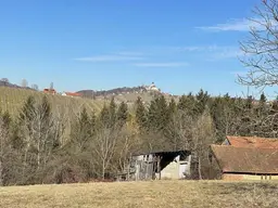 Sonniges Baugrundstück in sanfter Hanglage in wunderschöner Weinregion!