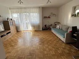 SONNIGE 2 ZIMMERWOHNUNG ZUM WOHLFÜLEN HELL ZENTRAL MIT BALKON UND GARAGE!