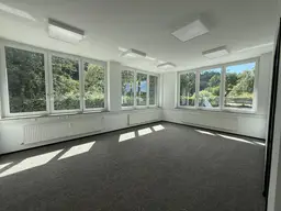 +++ ecobase +++ Lichtdurchflutete EG Bürofläche mit ca. 163 m² zu vermieten!
