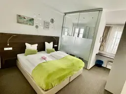 Traumhaftes Hotel am Wörthersee mit Hoherendite- Gepflegte Ambiente, 12 Zimmer, 1 Appartement eigener Garten &amp; Parkplätze, perfekt für Gastgewerbe!