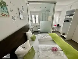 Traumhaftes Hotel am Wörthersee mit hoher Rendite ca. 10% - Gepflegte Ambiente, 12 Zimmer, 1 Appartement eigener Garten &amp; Parkplätze, perfekt für Gastgewerbe!