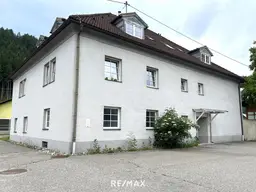 Großes Mehrparteienhaus/Mietzinshaus mit sieben Wohneinheiten in Bad St. Leonhard