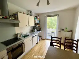 Ab November: Zentrale 4,5-Zimmer-Mietwohnung mit Balkon und Loggia
