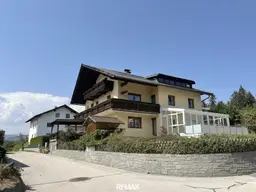 Großzügiges, teilweise renovierungsbedürftiges Mehrfamilienhaus in attraktiver Aussichtslage in Feldkirchen