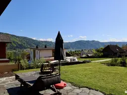 Einzigartige Gelegenheit! Ihre Traumimmobilie mit Seeblick - 1493 m² mit Nebengebäude