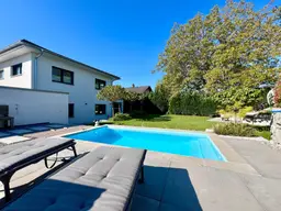 NEUWERTIGES -HAAS- FERTIGHAUS MIT TOP-AUSSTATTUNG ! - DOPPELGARAGE - POOL - PV ANLAGE -