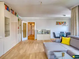 Helle und großzügige 3-Zimmer Wohnung mit Loggia | Teilmöbliert