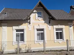 Sanierungsbedürftiges Einfamilienhaus in ruhiger Lage!!!
