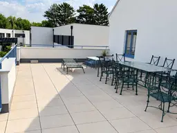 Großzügige Räumlichkeiten mit herrlicher Terrasse in ruhiger Wohnsiedlung