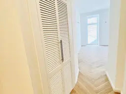 Erstbezug nach Top Sanierung: Lichtdruchflutete 2 Zimmer Balkonwohnung