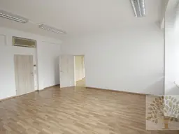 Erstklassige Büroräume mit Parkplätzen in zentraler Stadtlage