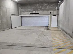 XL-Motorrad-Stellplatz in Vorgartenstrasse 210 | U2 Stadion | E-Ladestation | Provisionsfrei