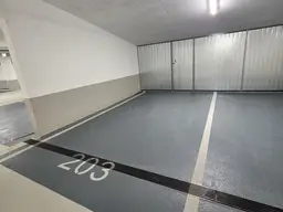 XXL-PKW Stellplatz im Hochhaus Grünblick | U2 Stadion