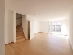 Erstbezug Reihenhaus 2xGarten | Parken | Wärmepumpe