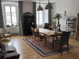 Stilvolles Wohnen in zentraler Lage - Altbau