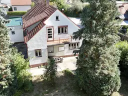 Doppelhaushalte am Stadtrand mit großem Garten