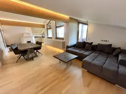 Sonnige Dachgeschosswohnung mit Südbalkon, Kamin &amp; 2 TG-Stellplätzen – St. Johann in Tirol