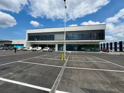 AUHOF NEUBAU - *500 m² Retail im EG* und *Büroflächen im 1.OG* + Parkplätze 