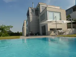 MODERNE LUXUSVILLA MIT TRAUMHAFTEM AUSBLICK AUF WIEN, NUR 20 MIN IN DIE WIENER CITY