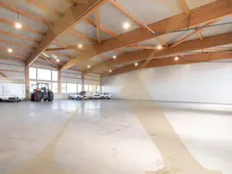 Neuwertige &amp; beheizte Lager- oder Gewerbehalle mit Rolltor in Arbing (Bezirk Perg) zu vermieten!
