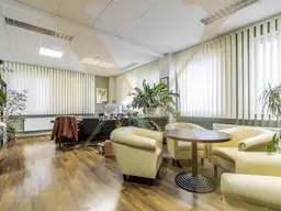 Geräumiges Büro mit großzügiger Lager-/Archivfläche und Parkplätze in Traun zu vermieten!