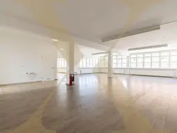 Lichtdurchflutete Bürofläche mit Schulungsraum in der Linzer Innenstadt zu vermieten!