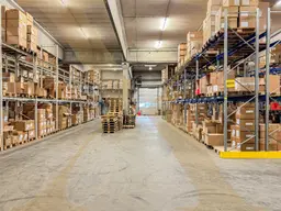 Lagerhalle samt Büros in verkehrstechnisch optimaler Lage in Wels zu vermieten! Gleisanschluss vorhanden! Erweiterbar!