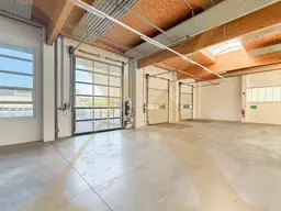 Flexible Gewerbeliegenschaft mit Hallen- und Büroflächen in Linz zu vermieten!