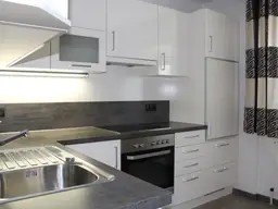 Helle, lichtdurchflutete 3-Zimmer-Wohnung mit Loggia &amp; Balkon in Hallein – Burgfried-Süd