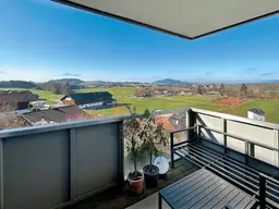 Moderne, neuwertige Familienwohnung mit großem Balkon und bester Aussicht
