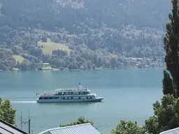 Ihr Logenplatz über dem Zeller See – 4 Zimmer mit Balkon und Traum-Panorama