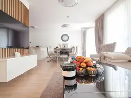 Hochwertig ausgestattete, helle 4/5-Zimmer Traumwohnung | riesiger Garten | Baujahr 2022 | Eigengrund