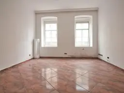 Kurzzeitvermietung möglich | Sanierungsbedürftige 1-Zimmer-Wohnung mit WC angrenzend | Hochparterre