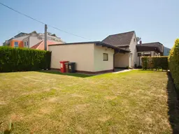 Gepflegtes, charmantes Haus im schönen Fischamend | ca. 122 m² Wohnfläche auf einer Ebene | 5 Zimmer | Garten &amp; Garage