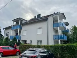 Schöne 2-Zimmer-Dachgeschoss-Wohnung mit Balkon und Parkplatz