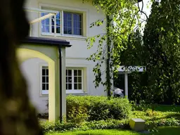 Exklusives Wohnen in Oberrohrbach – Traumhafter Ausblick &amp; Weingartenlage