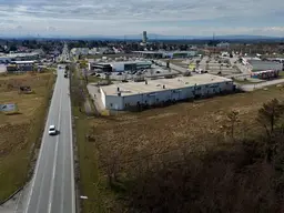 GEWERBEGRUNDSTÜCK DIREKT AUF DER HAUPTSTRASSE!