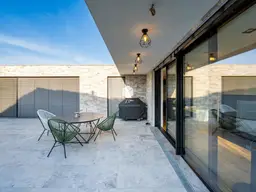 Urlaub mal anders: Luxusvilla mit eigener Wellness-Etage und Poolhaus in Laxenburg!