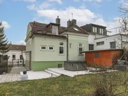 Wohnglück bei Wien: Schöne Villa in bester Lage von Brunn am Gebirge mit großem Garten und Pool