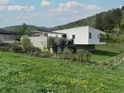 Modernes Architektenhaus in idyllischer und ruhiger Umgebung
