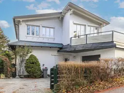 Schmuckstück! Traumhaus in Grub – Wohnen im Grünen - oder Anlegeobjekt mit 3 Wohneinheiten 