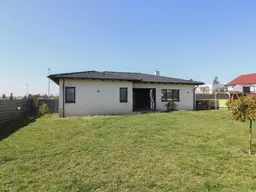 Sofort wohlfühlen: Großzügiger und gepflegter Bungalow mit Gartenparadies in Ringelsdorf