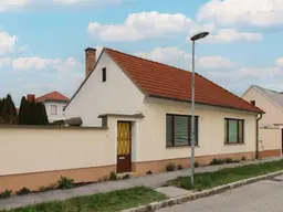 Wohnträume erfüllen: Renovierungsbedürftiges Haus mit viel Potenzial und gemütlichem Garten