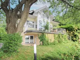 Schönes Einfamilienhaus mit großem Garten, Pool und Sauna mit traumhaftem Ausblick