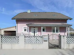 Romantisches Haus mit Wohnkeller und großer Terrasse in familienfreundlicher Kulisse
