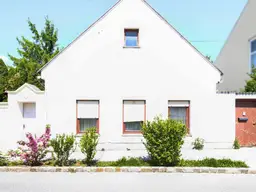 Sanierungsbedürftiges Einfamilienhaus mit großem Potenzial und gemütlichem Garten 