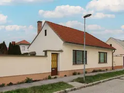 Wohnträume erfüllen: Renovierungsbedürftiges Haus mit viel Potenzial und gemütlichem Garten